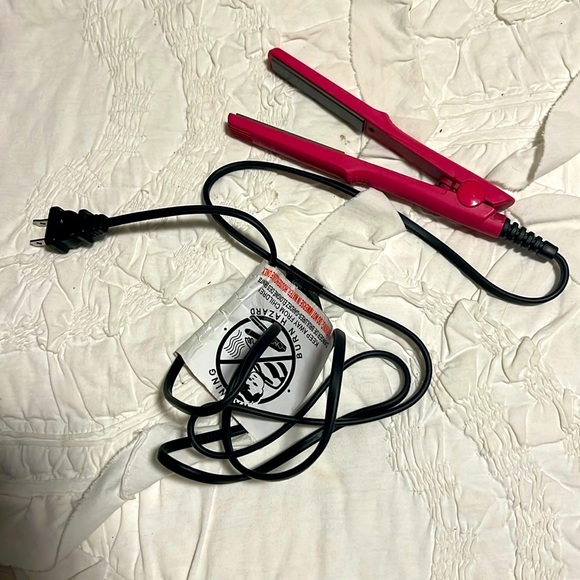 Bellezza 0.5-Inch  1/2" Travel Size Mini Flat Hair Iron - Hot Pink - Picture 1 of 2
